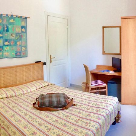 Hotel Villa Fiorisella Марина ди Маса Екстериор снимка