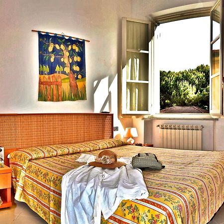 Hotel Villa Fiorisella Марина ди Маса Екстериор снимка