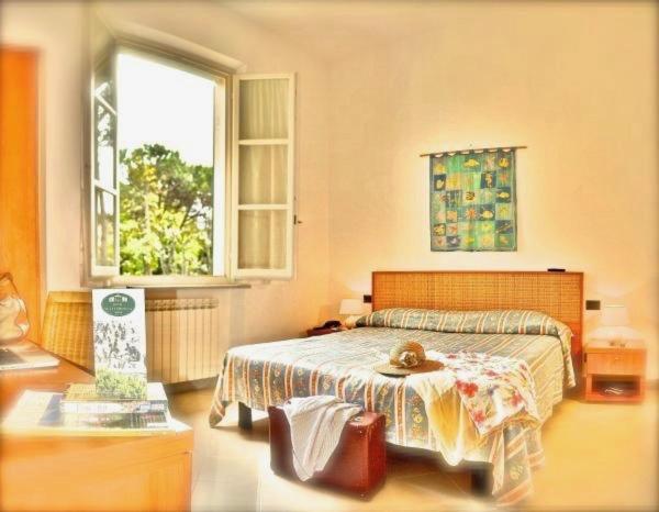 Hotel Villa Fiorisella Марина ди Маса Екстериор снимка