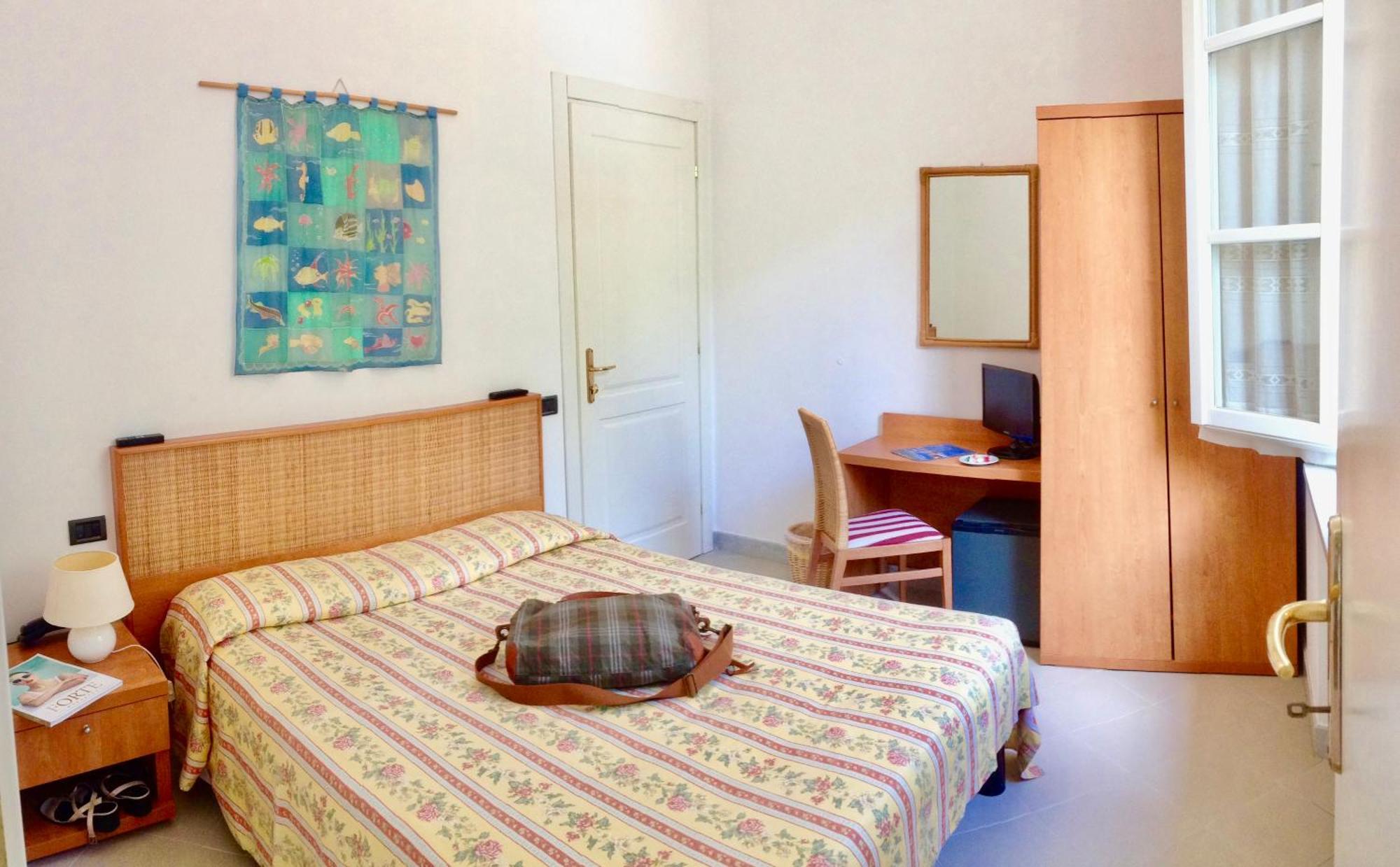 Hotel Villa Fiorisella Марина ди Маса Екстериор снимка