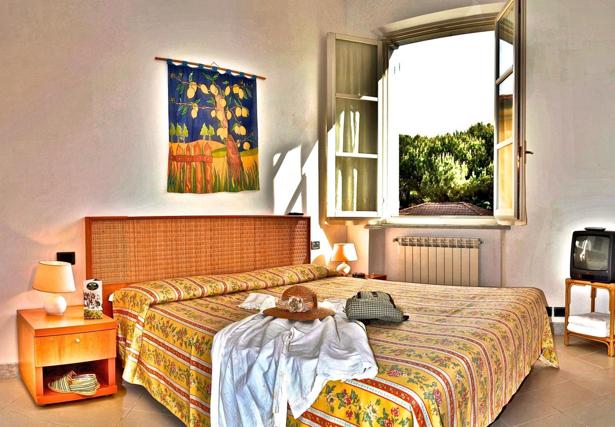 Hotel Villa Fiorisella Марина ди Маса Екстериор снимка