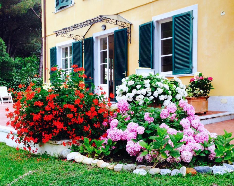 Hotel Villa Fiorisella Марина ди Маса Екстериор снимка