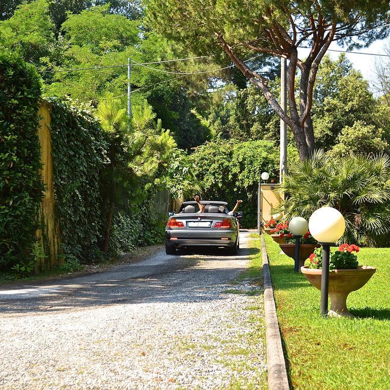 Hotel Villa Fiorisella Марина ди Маса Екстериор снимка