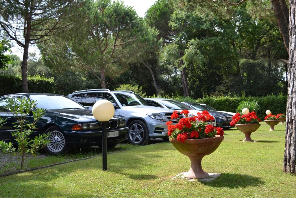 Hotel Villa Fiorisella Марина ди Маса Екстериор снимка