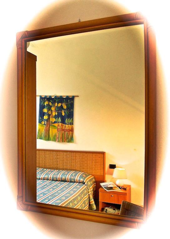 Hotel Villa Fiorisella Марина ди Маса Стая снимка