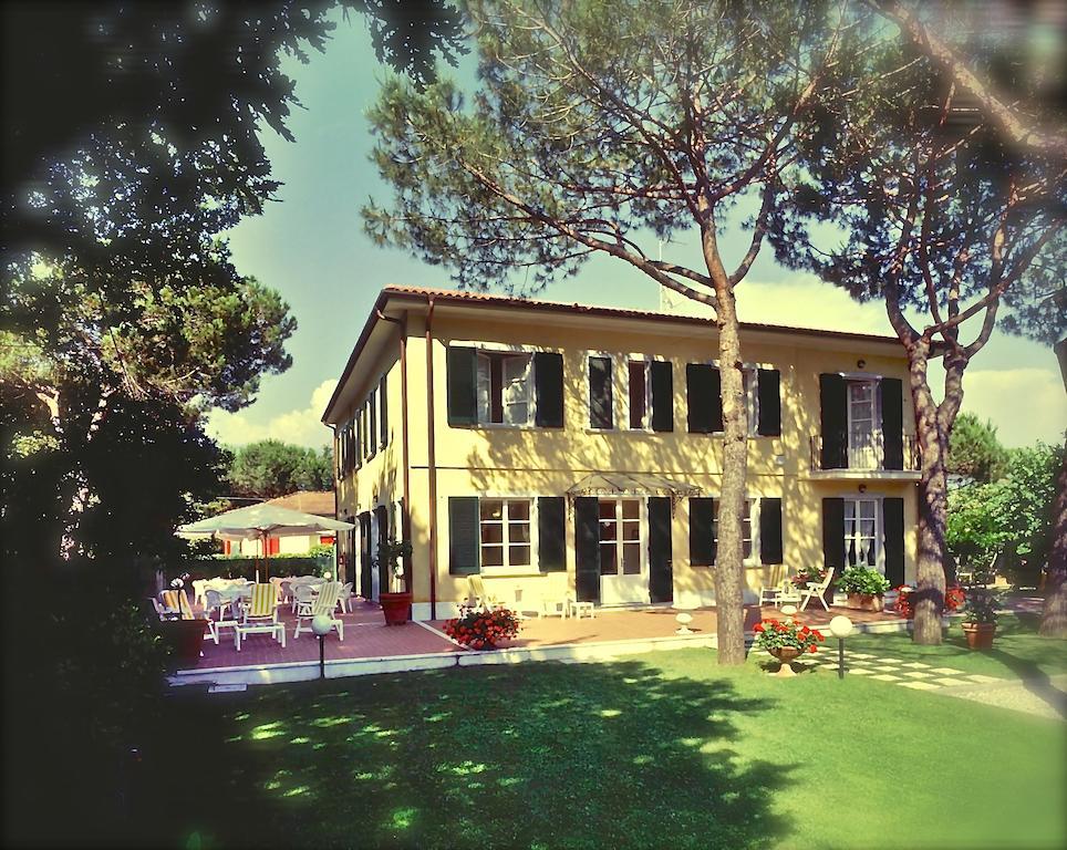 Hotel Villa Fiorisella Марина ди Маса Екстериор снимка