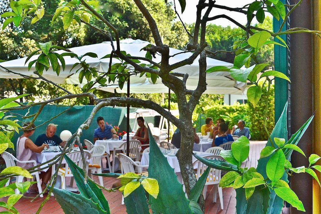 Hotel Villa Fiorisella Марина ди Маса Екстериор снимка