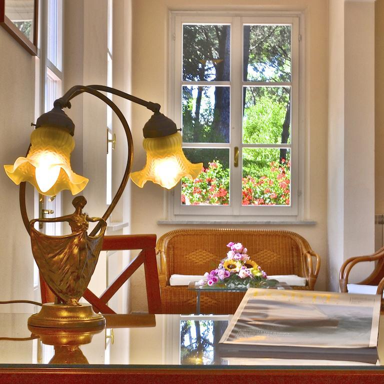 Hotel Villa Fiorisella Марина ди Маса Екстериор снимка