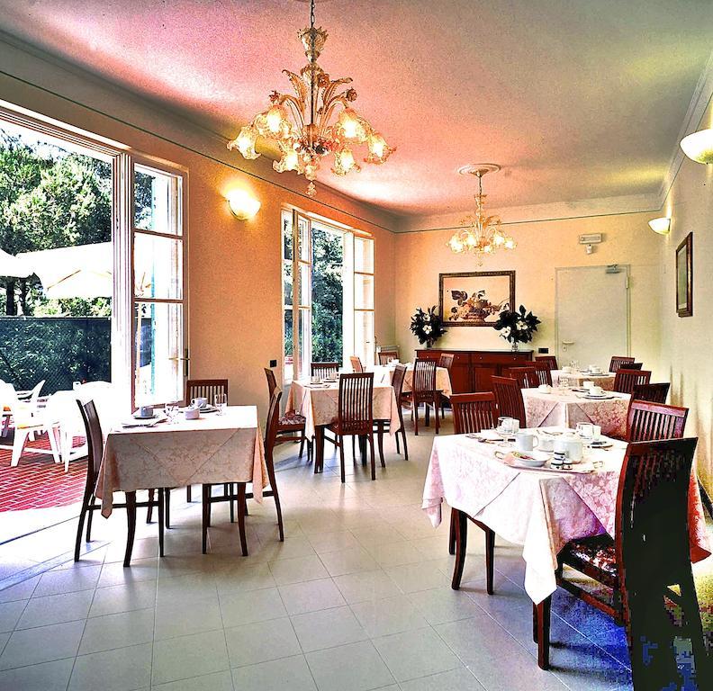 Hotel Villa Fiorisella Марина ди Маса Екстериор снимка