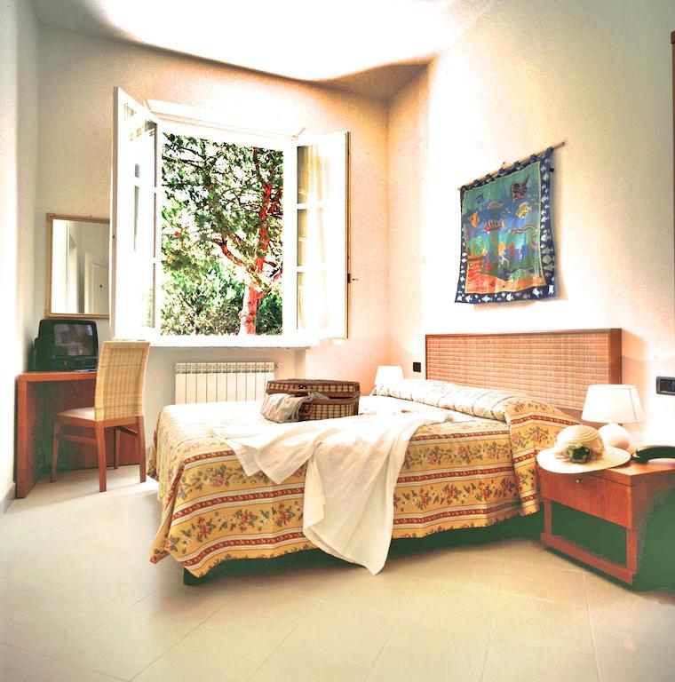 Hotel Villa Fiorisella Марина ди Маса Стая снимка