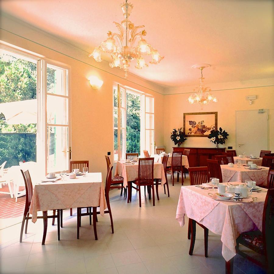 Hotel Villa Fiorisella Марина ди Маса Екстериор снимка