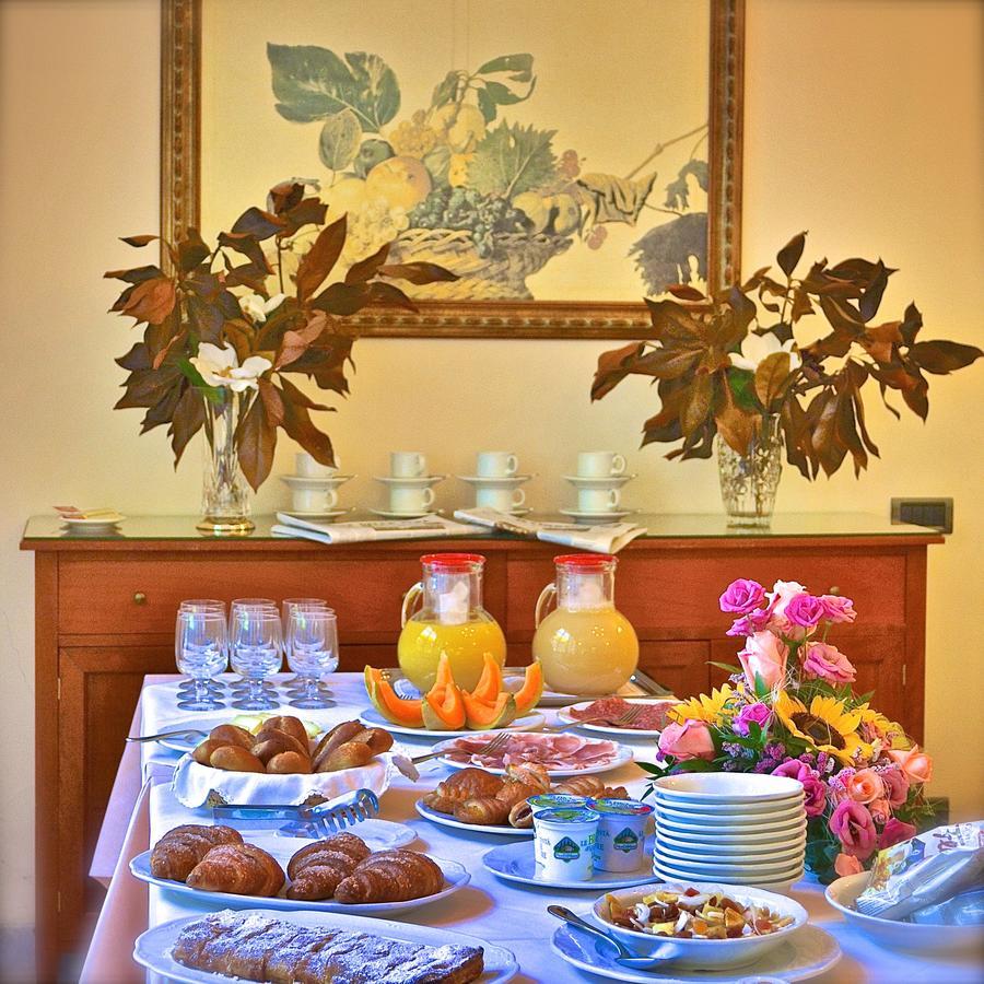 Hotel Villa Fiorisella Марина ди Маса Екстериор снимка